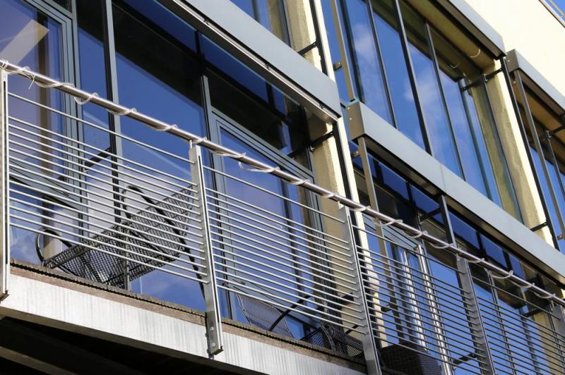 Faut-il privil&eacute;gier un garde-corps en acier ou en aluminium pour votre balcon ?